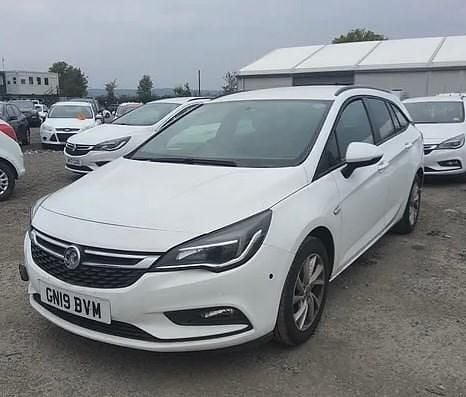 Used Vauxhall Astra Design Edition 136 HP (100 kW) 2019 White Estate