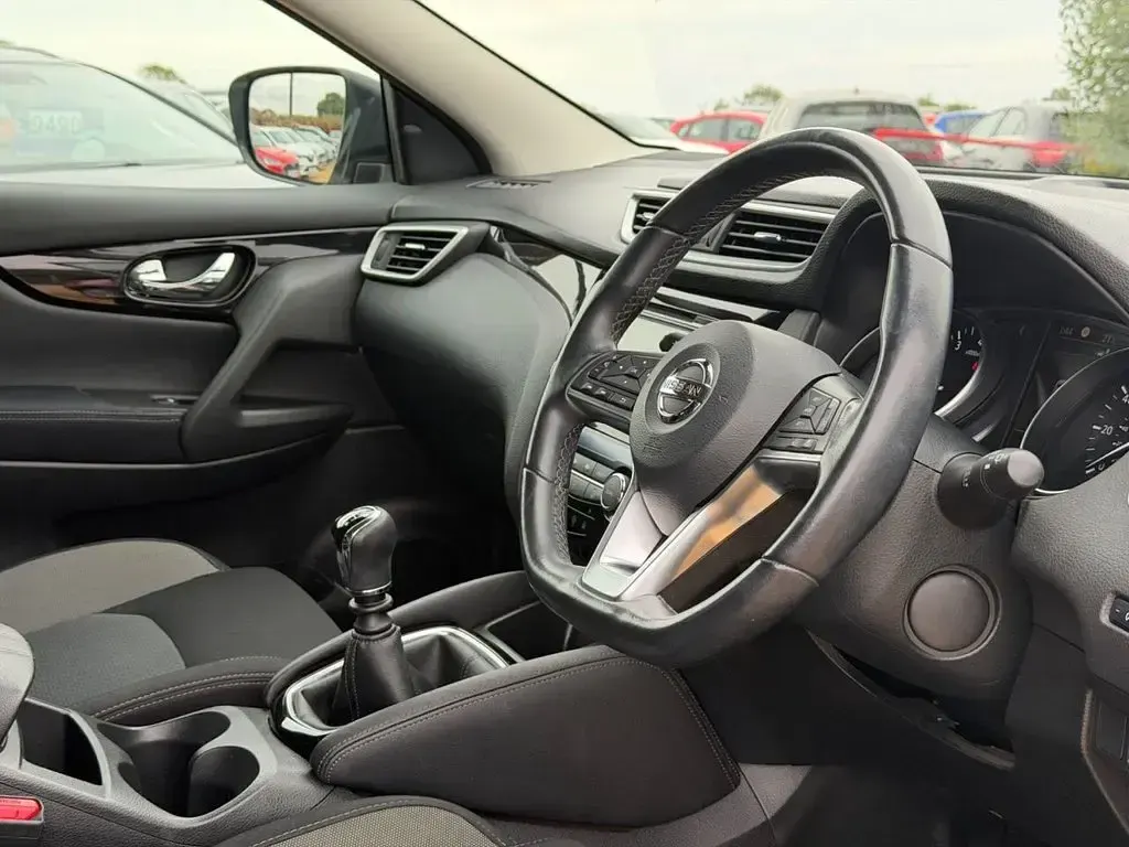 Used Nissan Qashqai N-Connecta 140 HP (102 kW) 2020 Silver SUV