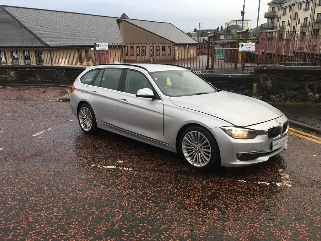 Used BMW 318 Luxury Line 143 HP (105 kW) 2013 Silver Estate