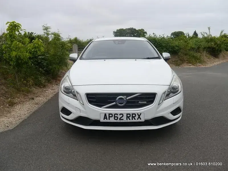 Used Volvo V60 R-Design 180 HP (132 kW) 2013 White Estate