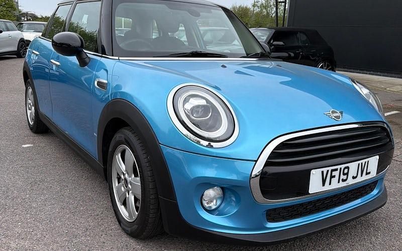 Begagnad Mini Cooper Classic 136 HK (100 kW) 2019 Blå Halvkombi