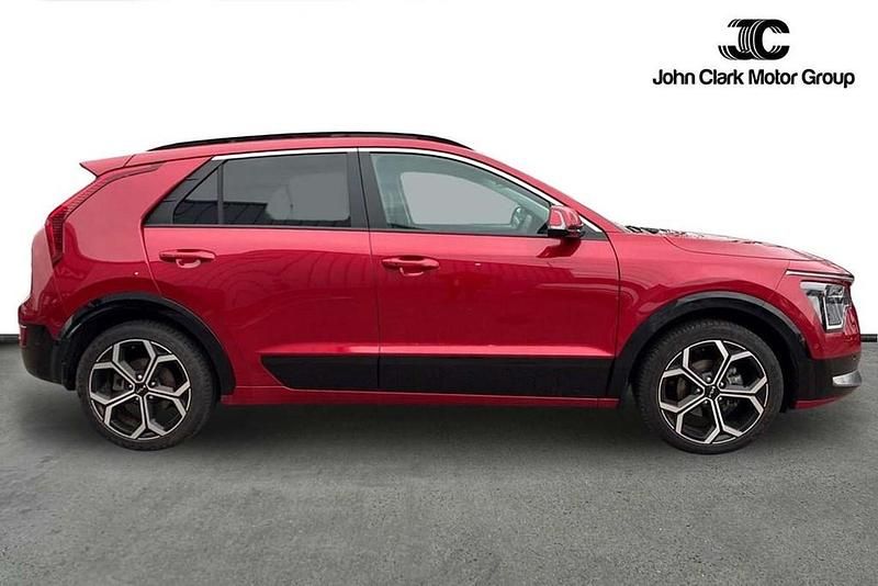 Used Kia Niro 127 HP (93 kW) 2025 Red SUV