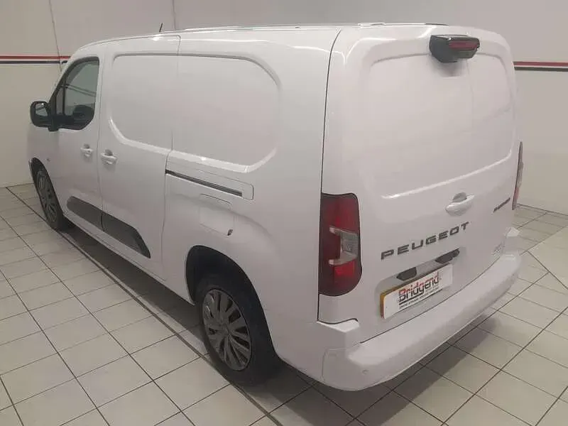 Used Peugeot Partner S 131 HP (96 kW) 2024 White MPV