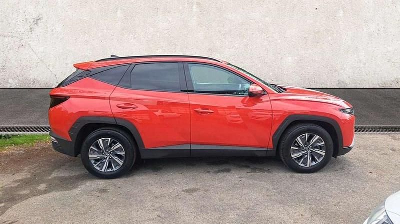 Used Hyundai Tucson SE 150 HP (110 kW) 2023 Red SUV