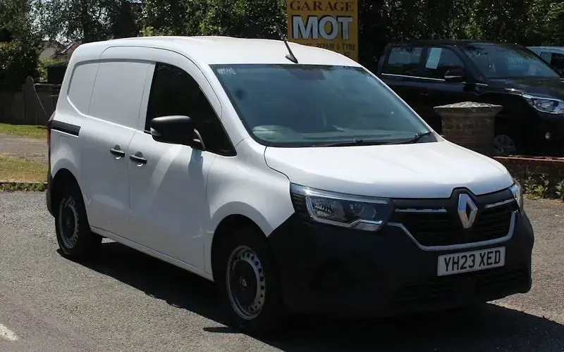 Used Renault Kangoo 95 HP (69 kW) 2023 White MPV