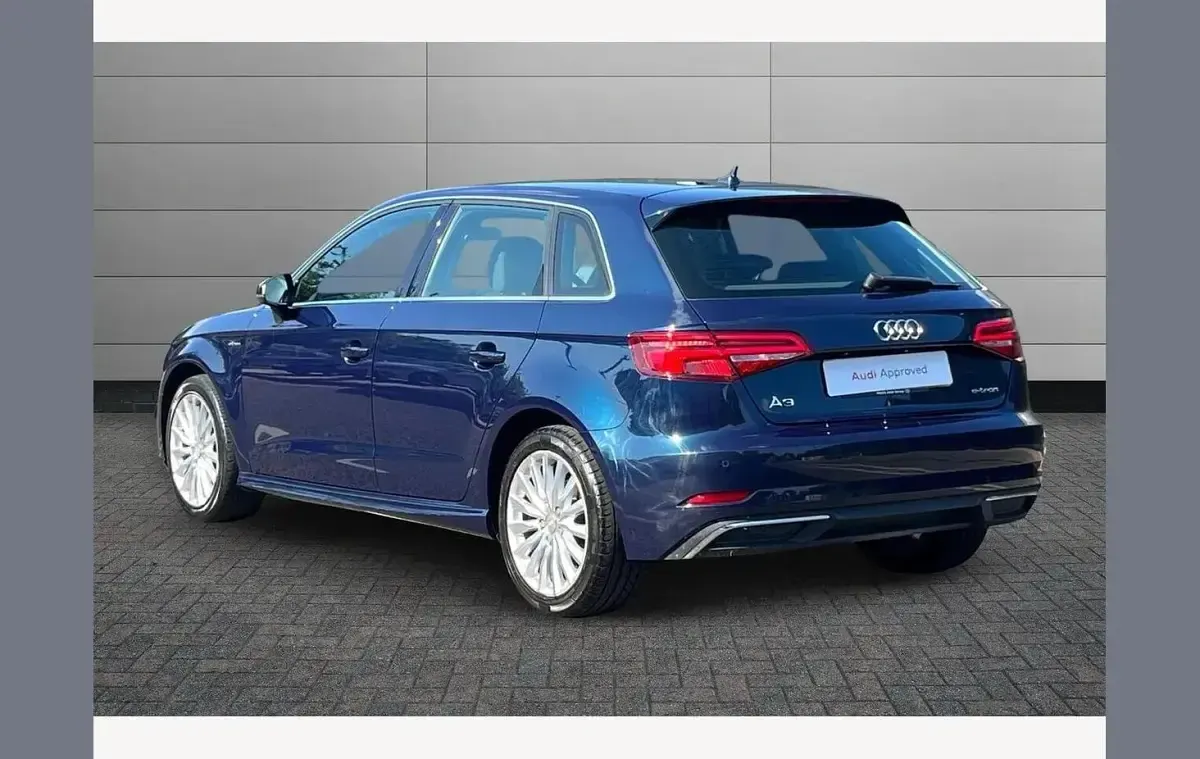 Used Audi A3 e-tron Advanced 147 HP (108 kW) 2017 Blue Hatchback