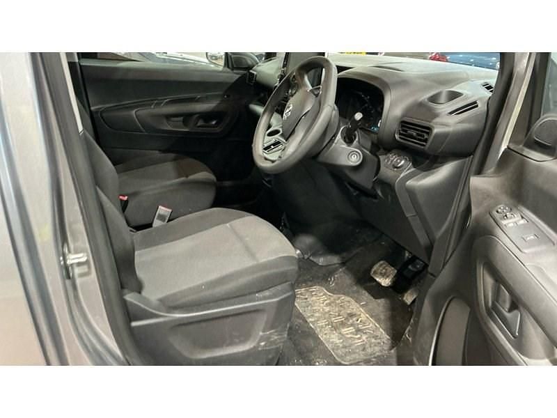 Used Vauxhall Combo 100 kW (136 HP) 2024 Grey MPV