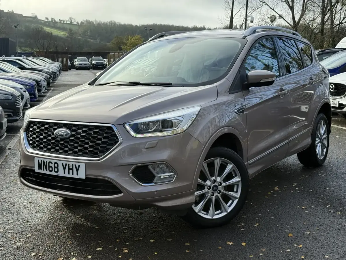 Second-hand Ford Kuga Vignale 182 CP (133 kW) 2018 Maro SUV