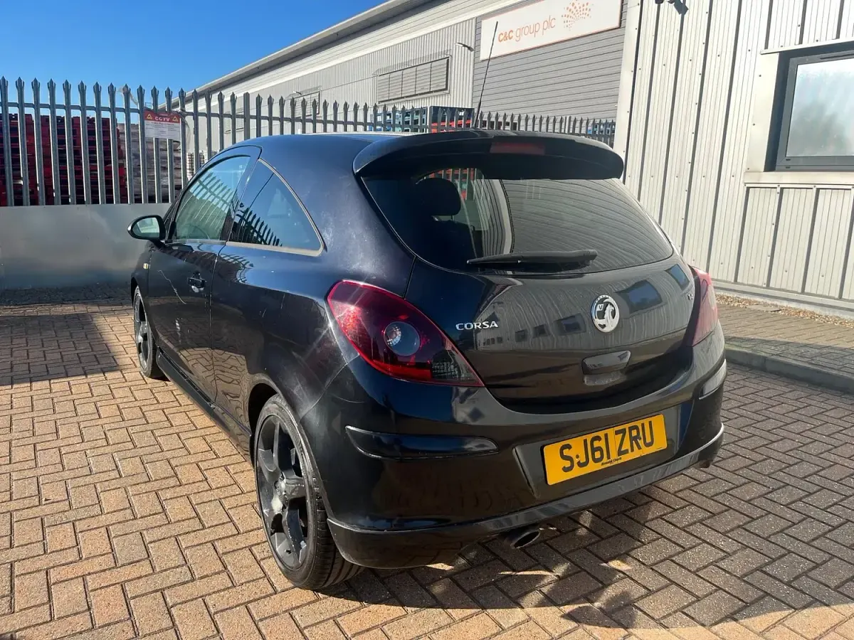 Used Vauxhall Corsa SRi 100 HP (73 kW) 2011 Black Hatchback