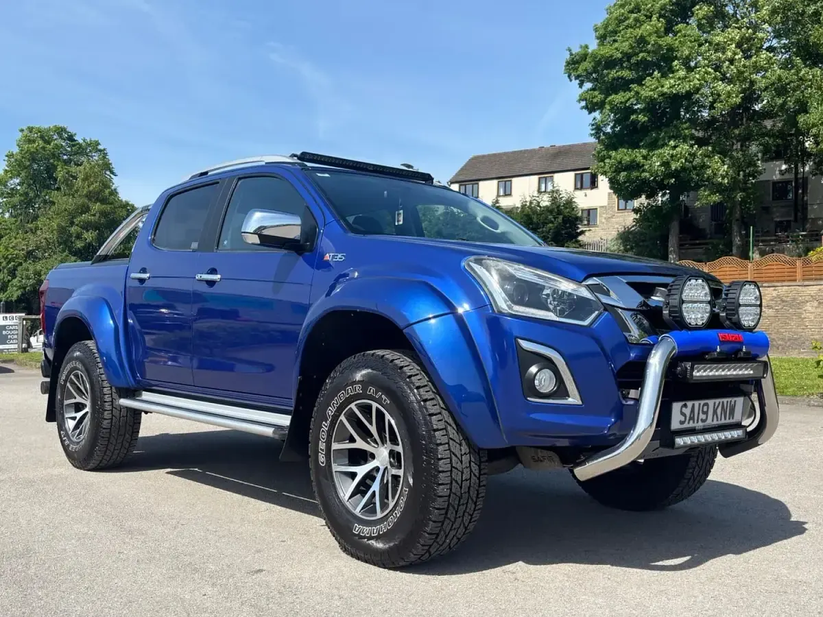 Used Isuzu D-Max 164 HP (120 kW) 2019 Blue Pickup