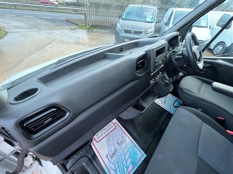 Image 3/4