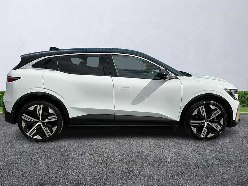 Używany Renault Megane E-Tech Iconic 160 kW (218 KM) 2023 Biały Hatchback