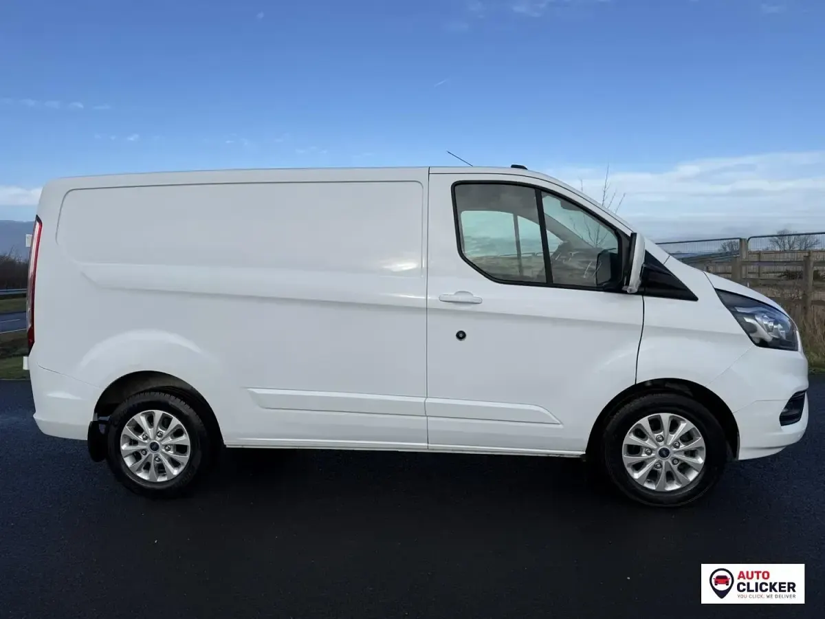 Used Ford Transit Custom Limited 130 HP (95 kW) 2022 White Van
