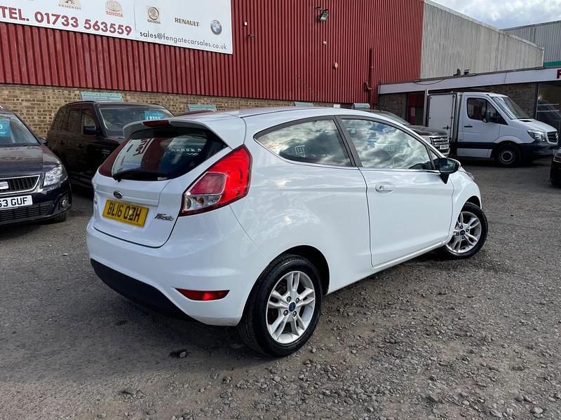 Used Ford Fiesta Zetec 2016 White Hatchback