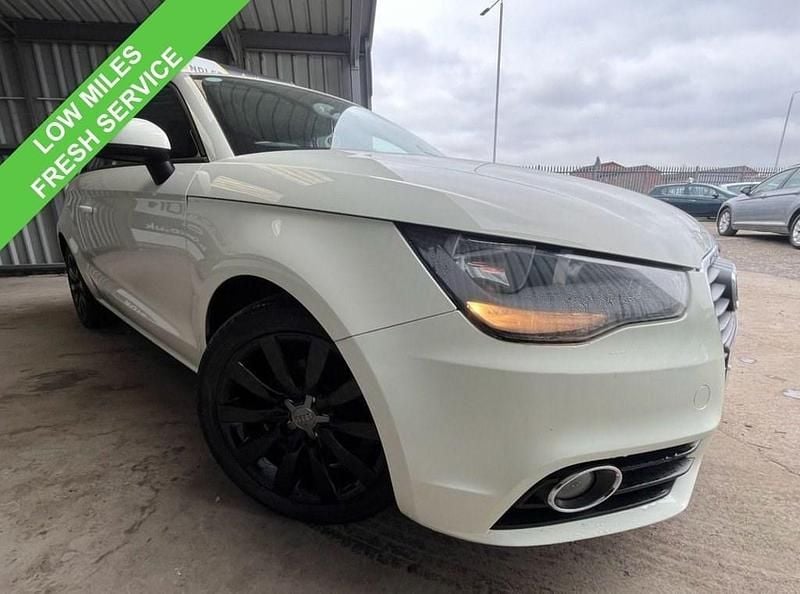 Used Audi A1 Sport 86 HP (63 kW) 2011 White Hatchback