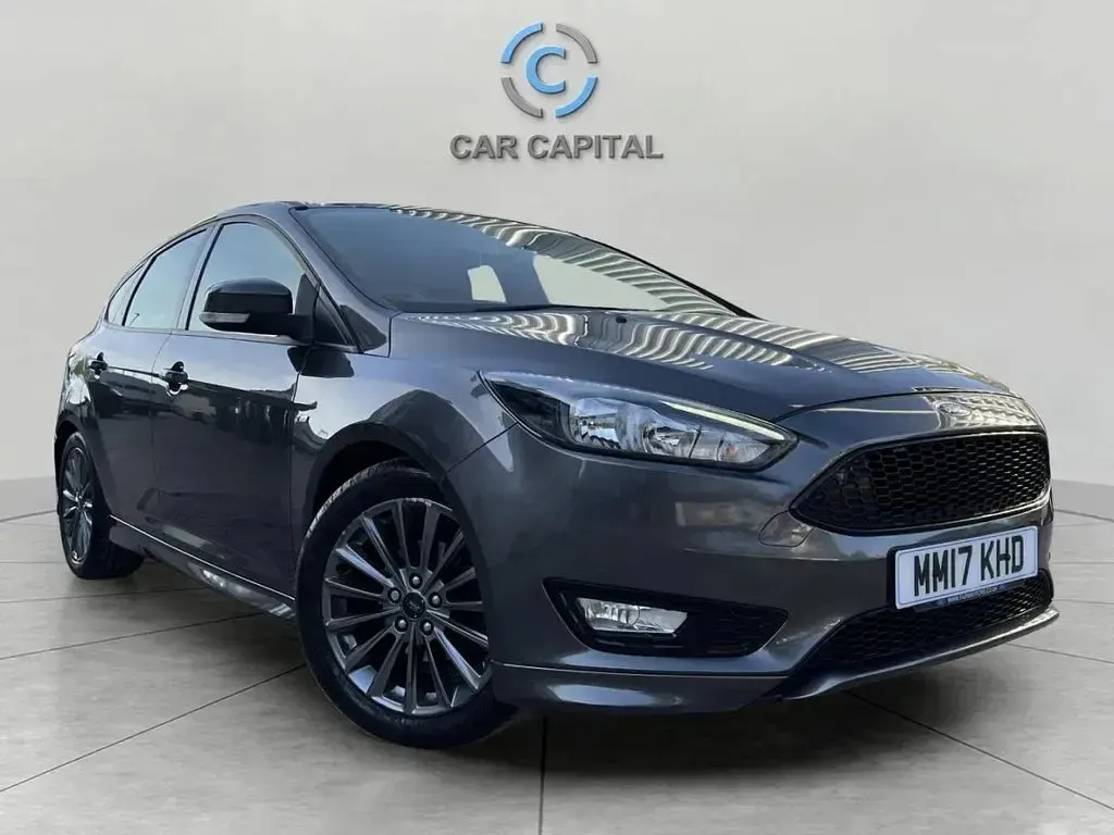 Used Ford Focus ST-Line 125 HP (91 kW) 2017 Grey Hatchback