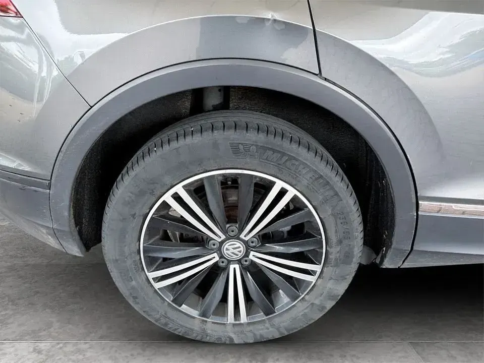 Begagnad VW Tiguan SE 150 HK (110 kW) 2018 Grå SUV