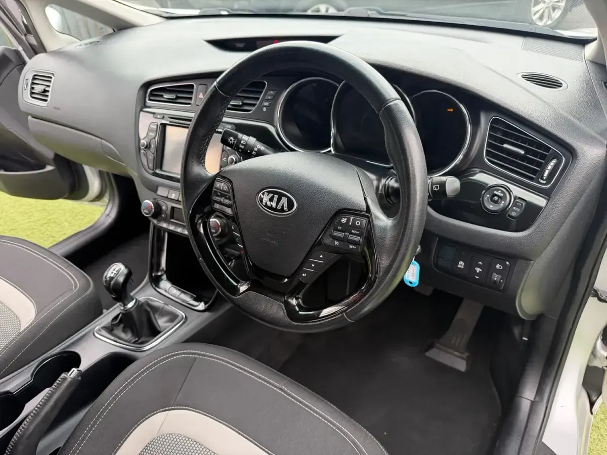 Used Kia Ceed 133 HP (97 kW) 2013 Silver Hatchback