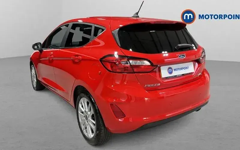 Usado Ford Fiesta Titanium 125 CV (91 kW) 2021 Rojo Utilitario