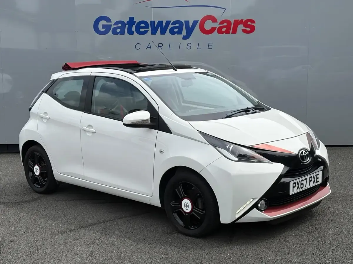 Used Toyota Aygo 69 HP (50 kW) 2017 White Hatchback