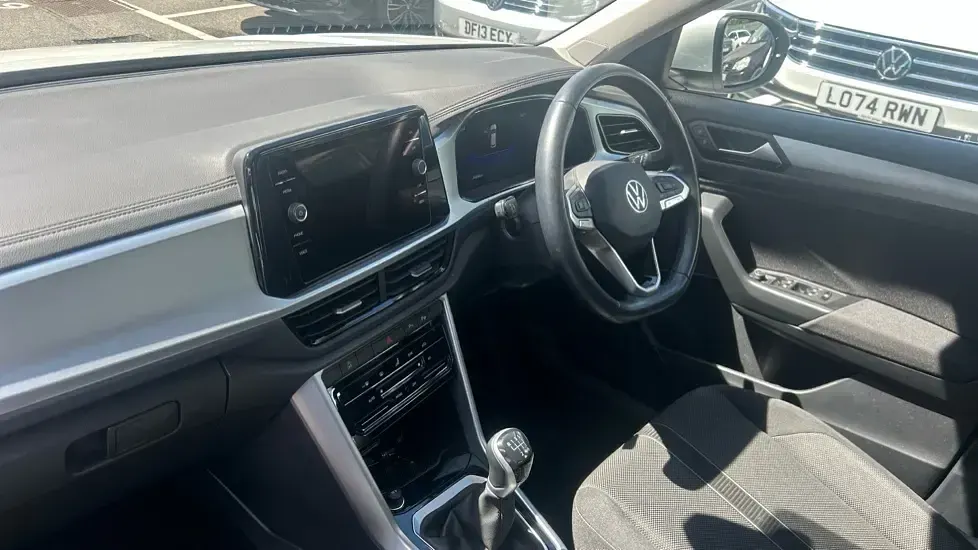 Used VW T-Roc Life 150 HP (110 kW) 2023 Pure white SUV