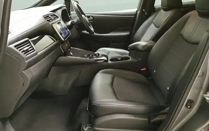 Usado Nissan Leaf N-Connecta 160 kW (218 HP) 2021 Cinzento Citadino