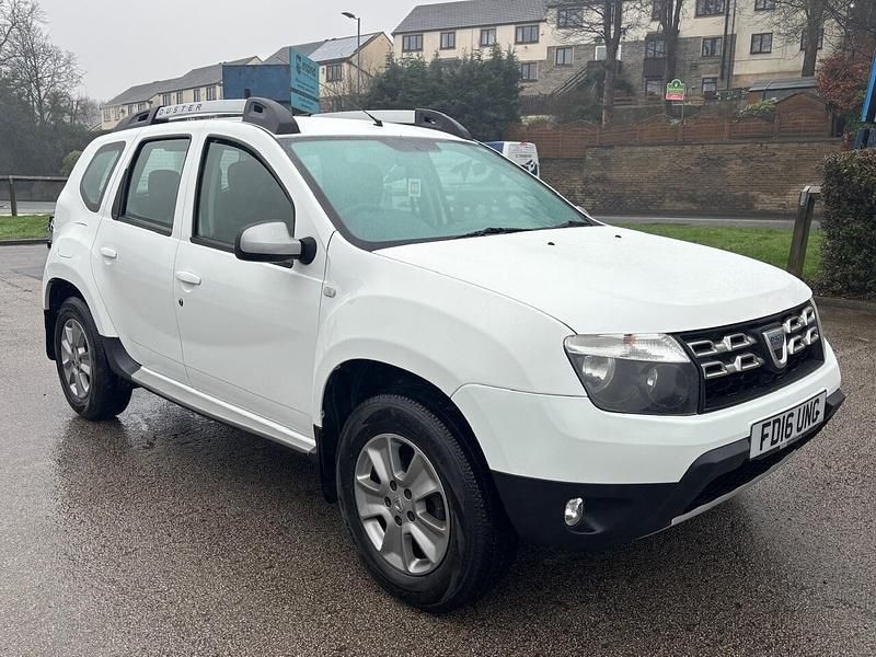 Used Dacia Duster Lauréate 110 HP (80 kW) 2016 White SUV