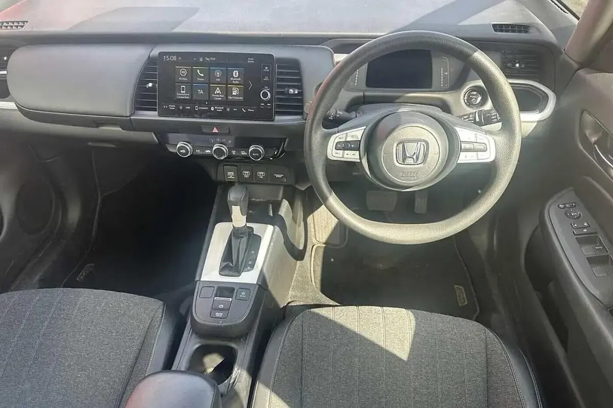 Used Honda Jazz Hybrid 109 HP (80 kW) 2022 Platinum white Hatchback