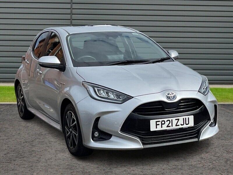 Silver Used 2021 Toyota Yaris Design Hatchback | £15,998 (Fair price) - Image 1/2