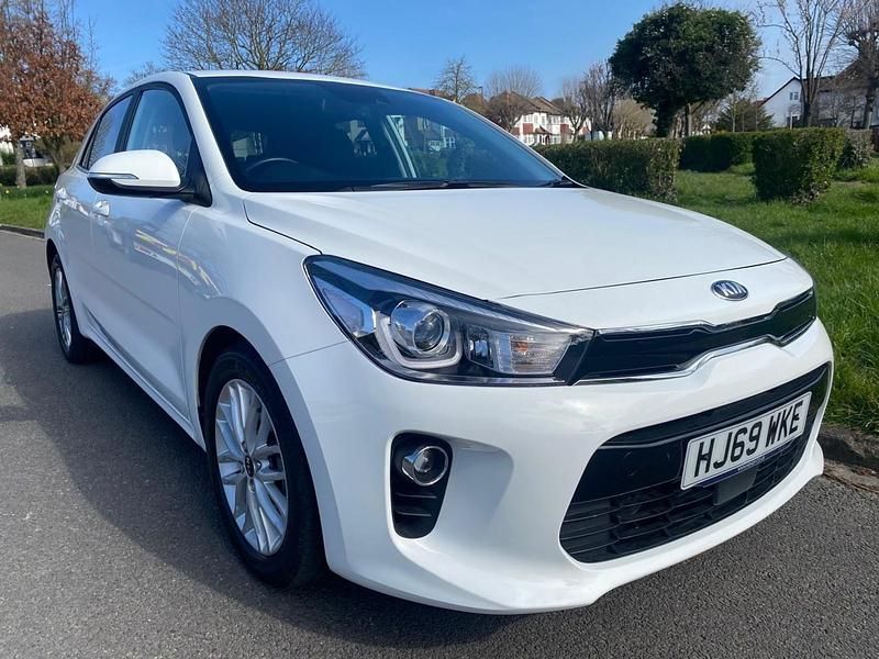 Used Kia Rio 100 HP (73 kW) 2019 White Hatchback