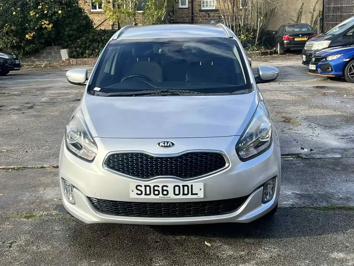 Used Kia Carens 2016 Silver MPV