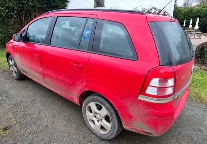Used Vauxhall Zafira 115 HP (84 kW) 2013 Red MPV
