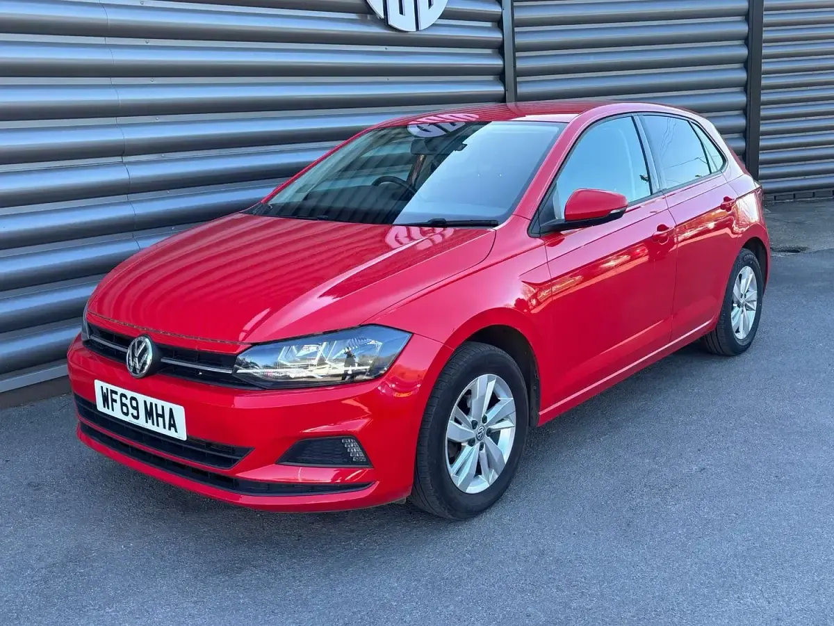 Used VW Polo SE 95 HP (69 kW) 2019 Red Hatchback