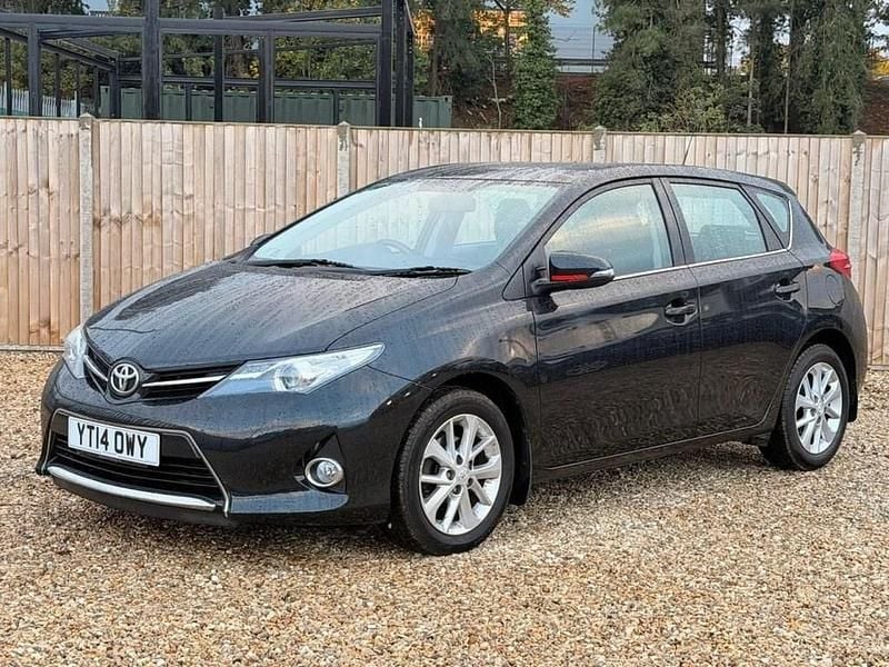 Black Used 2014 Toyota Auris Hatchback | £6,200 (Good price) - Image 1/4