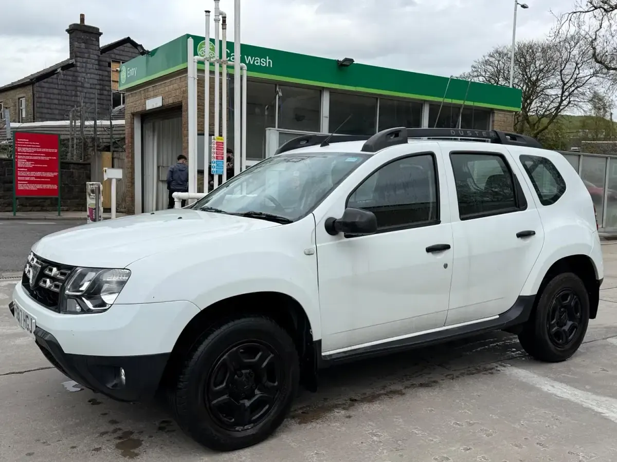 Used Dacia Duster Ambiance 110 HP (80 kW) 2017 White SUV