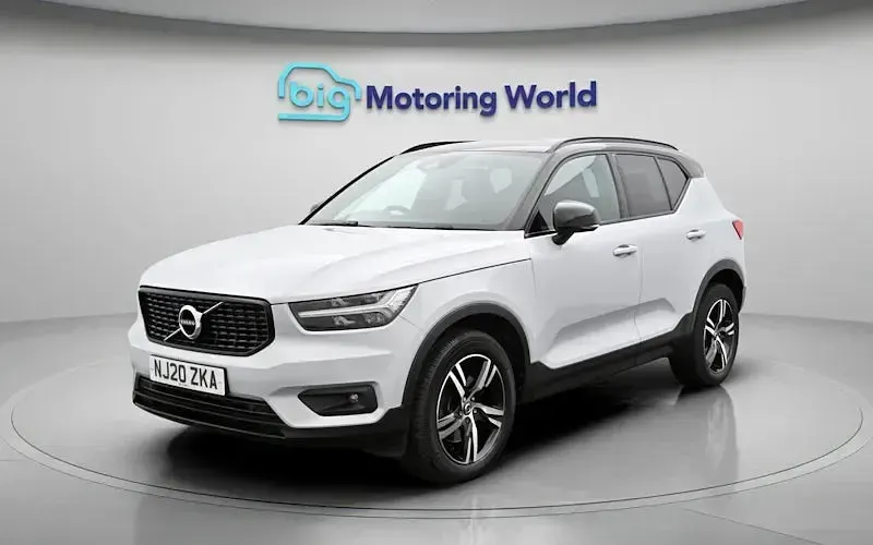 Używany Volvo XC40 R-Design 190 KM (139 kW) 2020 Srebrny SUV