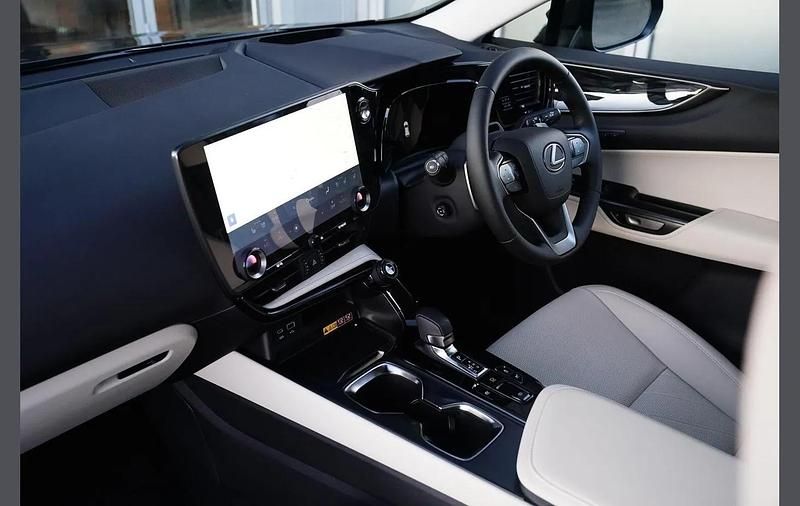 Used Lexus NX350h 194 HP (142 kW) 2025 Green SUV