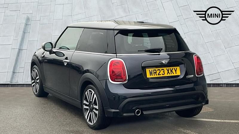 Usado Mini Cooper Exclusive 134 HP (98 kW) 2023 Preto Citadino