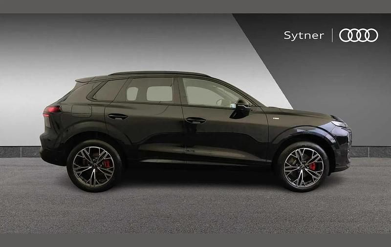 New Audi Q3 Advanced 261 HP (191 kW) 2025 Black SUV