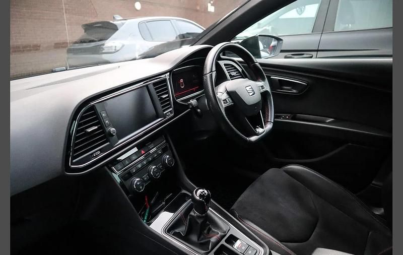 Used Seat Leon Black Edition 147 HP (108 kW) 2019 Silver Hatchback