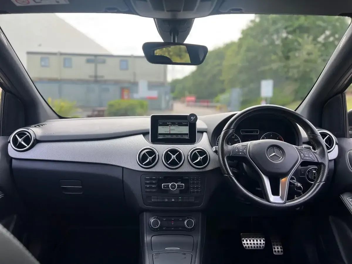 Used Mercedes B180 107 HP (78 kW) 2015 Grey Hatchback