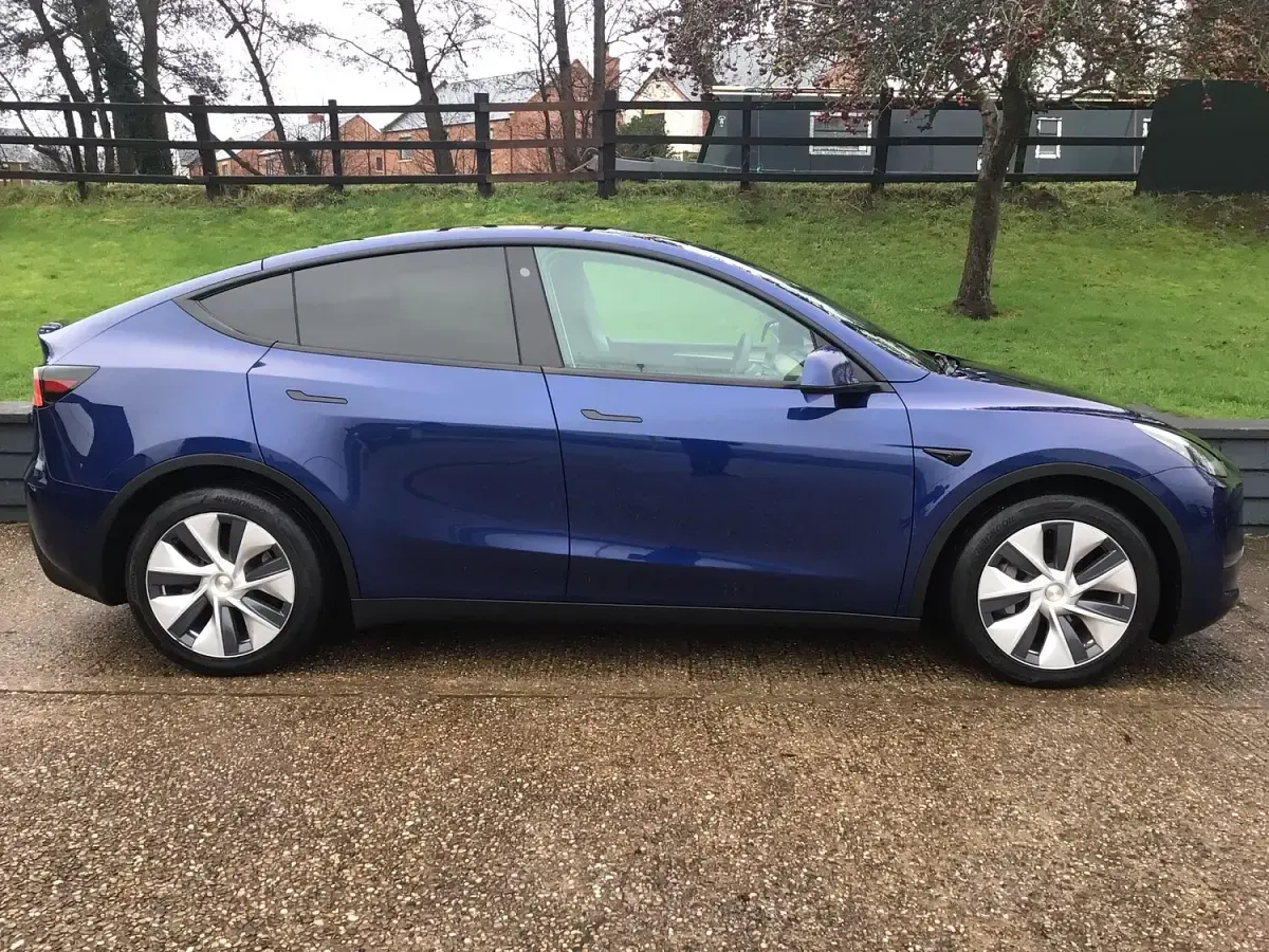 Used Tesla Model Y Long Range AWD 378 kW (514 HP) 2022 Blue SUV