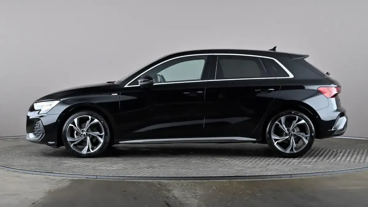 Usado Audi A3 S-Line 2025 Negro Utilitario
