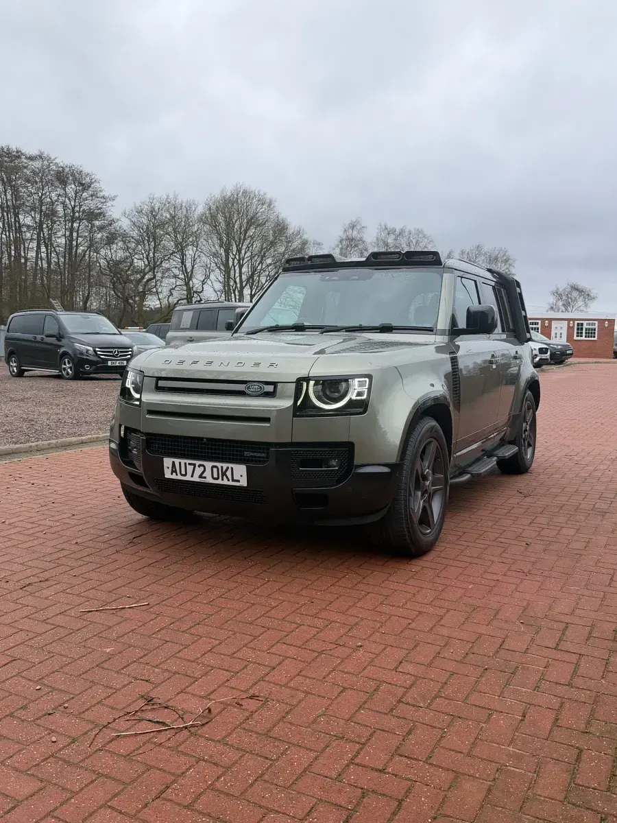 Usado Land Rover Defender SE Dynamic 2022 Verde SUV