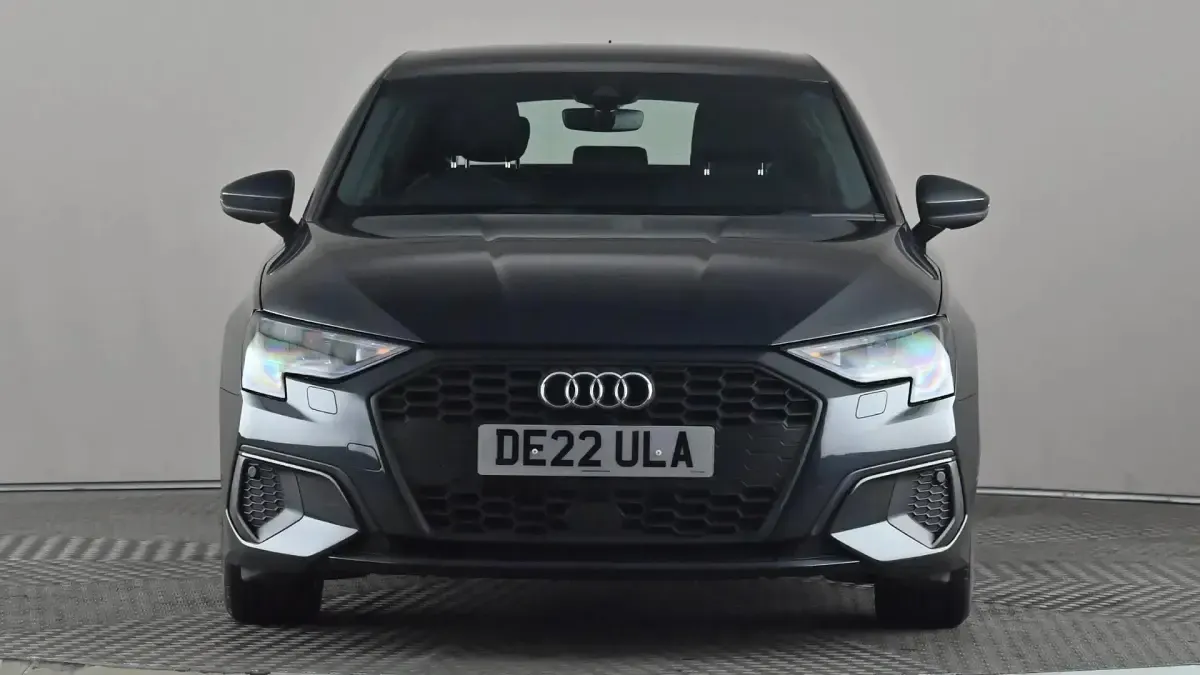 Usado Audi A3 Premium 110 HP (80 kW) 2022 Cinzento Sedan