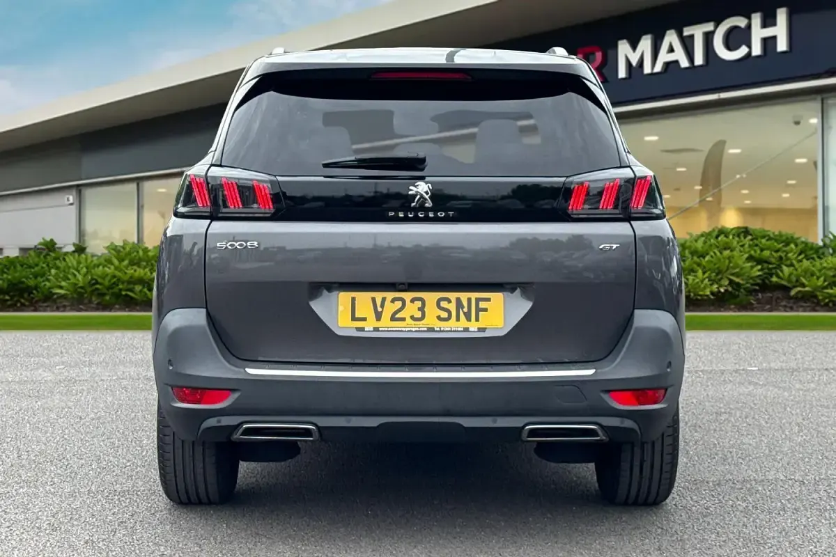 Usado Peugeot 5008 GT 130 HP (95 kW) 2023 Cinzento SUV