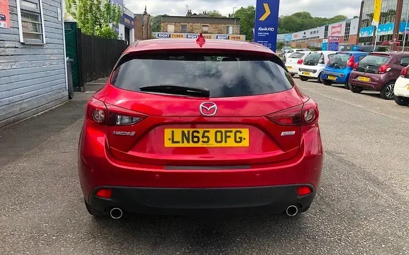 Used Mazda 3 150 HP (110 kW) 2015 Red Hatchback