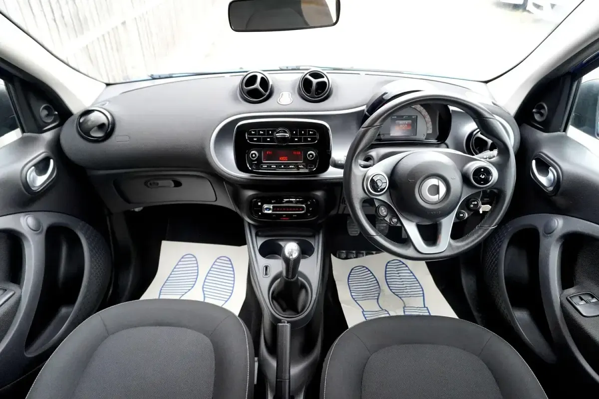Used Smart ForFour Passion 71 HP (52 kW) 2017 Black Hatchback