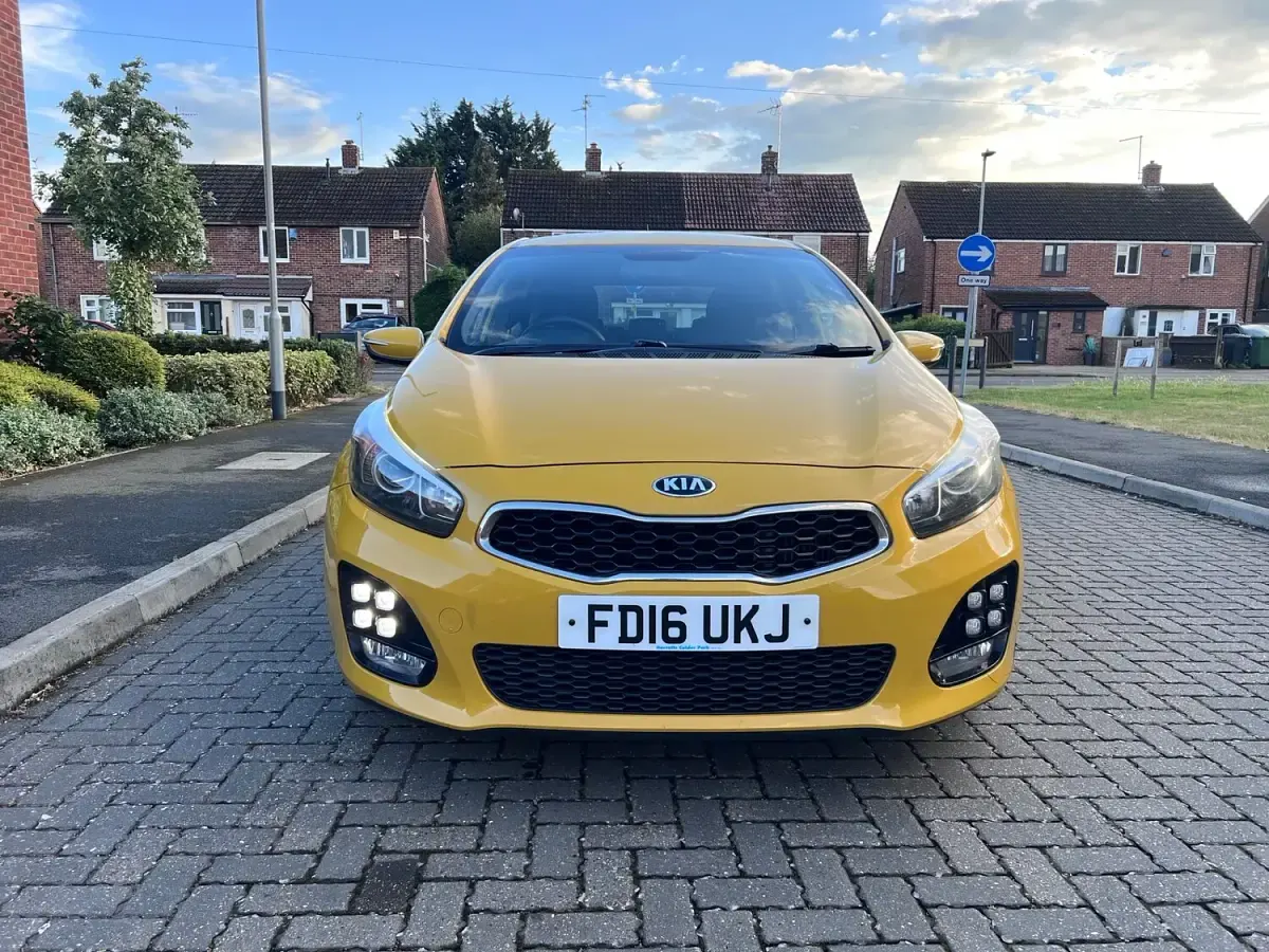 Used Kia Ceed GT-Line 134 HP (98 kW) 2016 Yellow Hatchback
