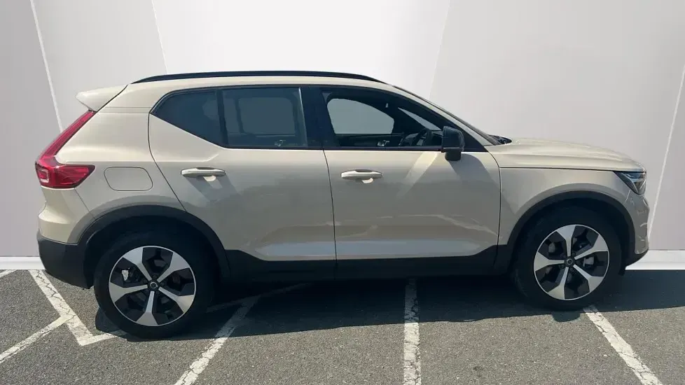 Used Volvo XC40 Plus 197 HP (144 kW) 2025 Gold SUV